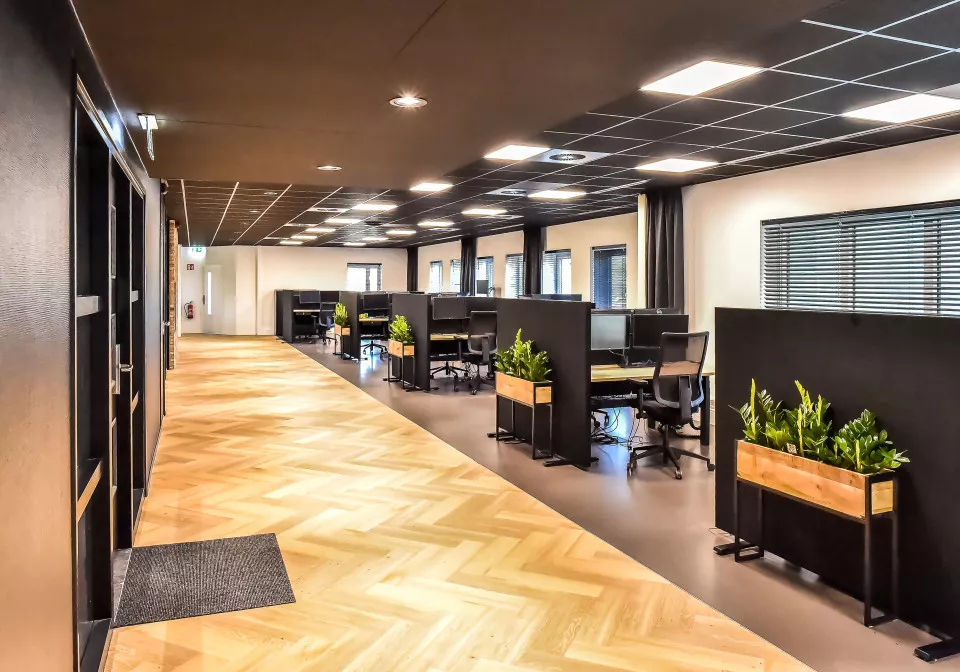 Modern kantoorinterieur met professionele inrichting